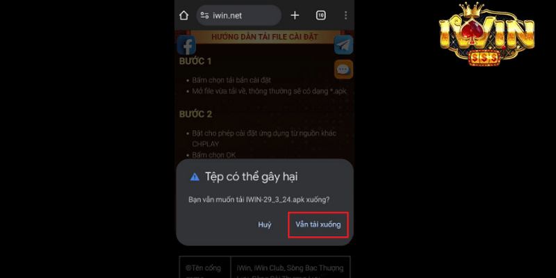 Chọn vào mục phiên bản App và tải về máy